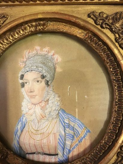 null Ecole vers 1800, Portrait de femme au fichu et portrait d'homme, deux miniatures...
