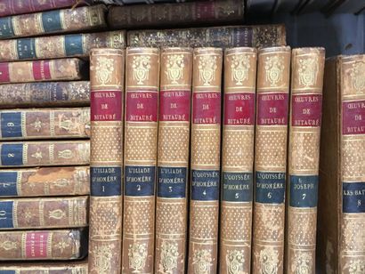 null 
2 manettes de volumes reliés dont : bel ensemble reliés littérature XIXème,...