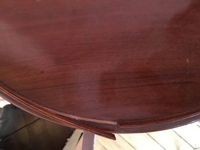 null TABLE DE CHEVET XIXème en acajou et bois laqué noir, ornementation de bronze**ciselé...