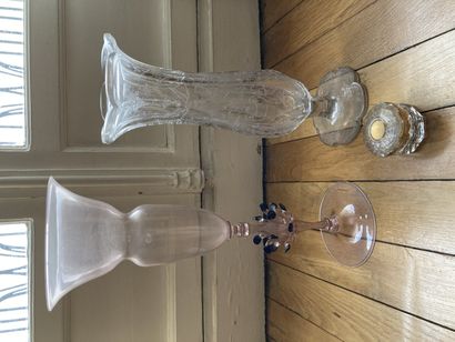 null Lot comprenant un vase signé Styptane, Paris, H : 34 cm

un vase style verrerie...