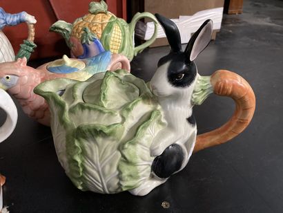 null Lot of teapots with animal decoration and fruits and vegetables

sold as is