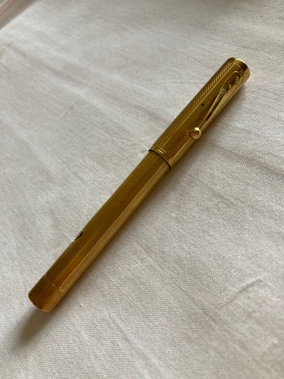 null WATERMAN'S IDEAL 750°/°° guilloché gold pen

Gross weight: 20.4 g