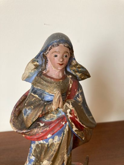 null Blessed Virgin in polychrome woodSpain, circa 1800 (accidents)

H: 28 cm

Accidents...