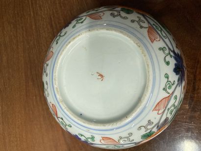 null Lot à décor Imari comprenant une coupe (D: 14,5 cm), cache pot (H: 18 cm) et...