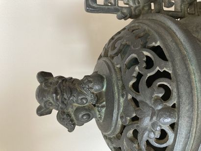 null CHINEBrûle-parfum en bronze patiné style archaïqueFin du XIXème siècle

H :...
