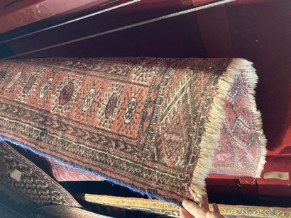 null 
Bukhara carpet red background

approx. 200 x 135 cm

wear and tear

Lot sold...