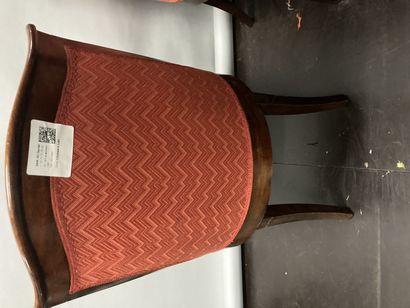 null Four gondola chairs, red upholstery and a chair with a barred back.

H: 81 cm...