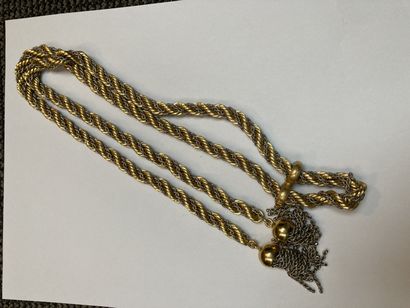 null Un collier fantaisie torsadé doré et argenté 

vendu en l'état