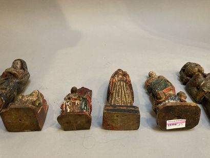 null Lot comprenant huit statuettes en bois dont certaines polychromes, représentant...