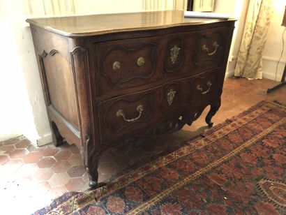 null 
Walnut chest of drawers, curved front(four legs restored, drawers repaired)

H:...