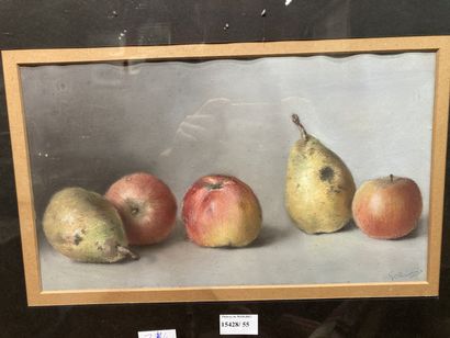 null 
Ecole du XXème siècle

Nature morte aux poires et aux pommes portant une signature...