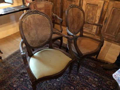 null 
Pair of caned medallion armchairs

Stamp of MEUNIER, Louis XVI period

H: 95...