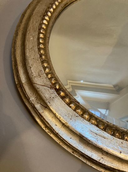null Paire de miroirs circulaires en bois argenté

usures et éclats

Diam : 55 cm

Lot...