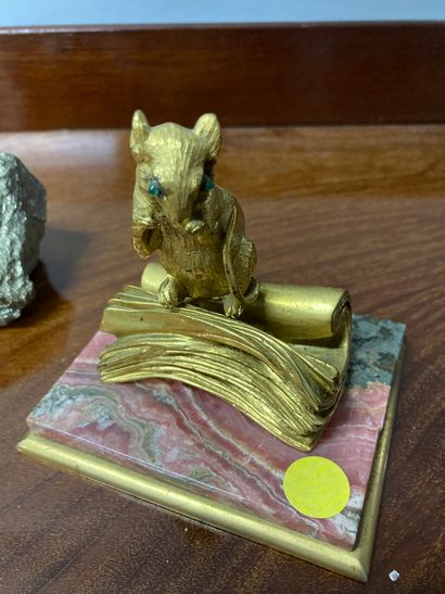 null Two bronze and hard stone paperweights with mouse and bear decoration

Signed...