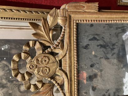 null 
Louis XVI Period Mirror

71 x 42 cm

Chips and restorations...

Lot sold as...