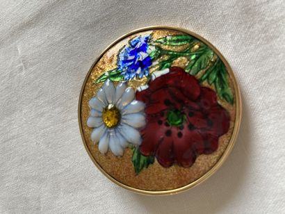null 
FAURE, Limoges Flowers round brooch, gold mounted in 750°/°°° gold

gross weight:...