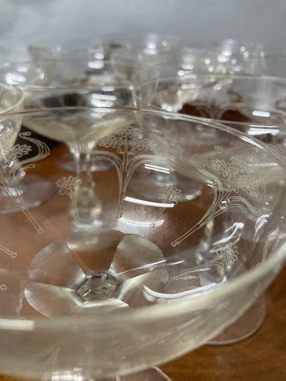 null Fort lort de service en cristal, coupes à champagne (environ 20), des verres...
