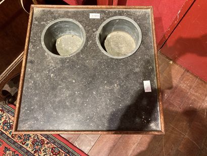 null 
Three-tray cooler Early 19th century

H: 75 - W: 46 - D: 46 cm

Wear

Lot sold...