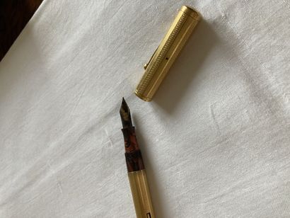 null WATERMAN'S IDEAL 750°/°° guilloché gold pen

Gross weight: 20.4 g