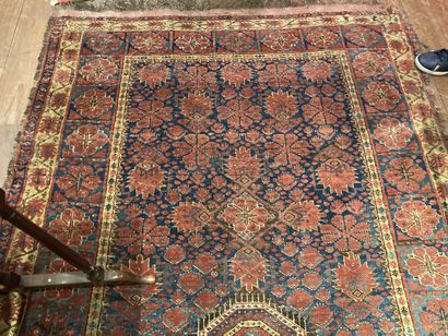 null 
PERSE Carpet blue background(wear)

265 x 140 cm

Lot sold as is
