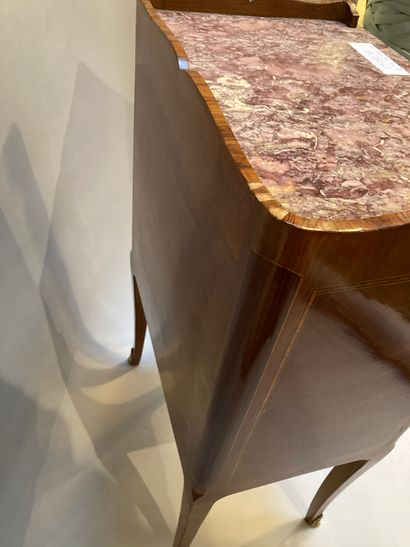 null Veneer bedside table with two drawers and a niche

Transition Style

Marble...