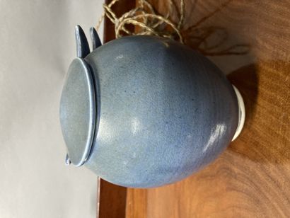 null Lampe et vase couvert en céramique à décor de libellule

H : 17 et 21 cm 

(vendu...