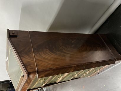 null Mahogany veneer cardboard box opening by 5 cashiers with a drawer comprising...