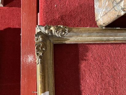 null 
Gilded and stuccoed wooden frame, splinters, missing parts

Sight size 38 x...