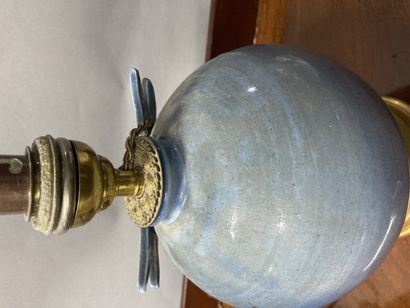 null Lampe et vase couvert en céramique à décor de libellule

H : 17 et 21 cm 

(vendu...