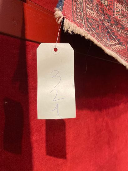 null 
Bukhara carpet red background

approx. 200 x 135 cm

wear and tear

Lot sold...