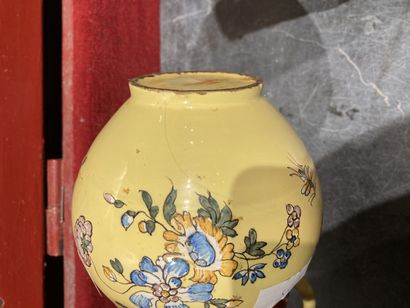 null Vinegar jar with floral decoration, yellow backgroundCirca 1800
