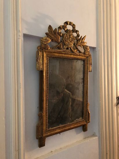 null 
Louis XVI Period Mirror

71 x 42 cm

Chips and restorations...

Lot sold as...