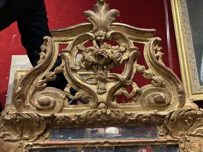 null 
Glace en bois doré Modèle Louis XIV

73 x 62 cm 

Lot vendu en l'état, verre...