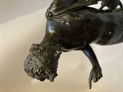 null 
Bronze à patine noire représentant Narcisse sur un socle 




Modèle 




H...