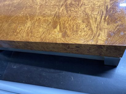 null Burr veneer coffee table with metal base

Work from the 70s - 80s

H: 34 - W:...