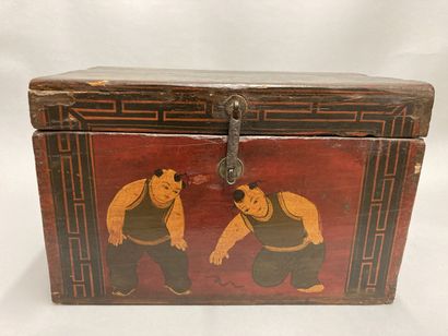 null Wooden chest with painted decoration of two children in the taste of Asian productions

H:...
