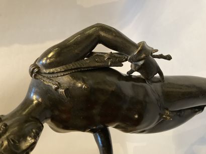 null 
Bronze à patine noire représentant Narcisse sur un socle 




Modèle 




H...