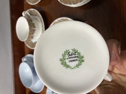 null Ensemble de porcelaine dont service thé café au vase étrusque (accidents), tasses...