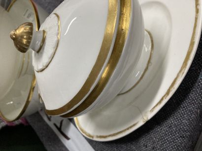 null Lot of white and gold porcelain including cups, teapot, cups on pedestal, plates,...