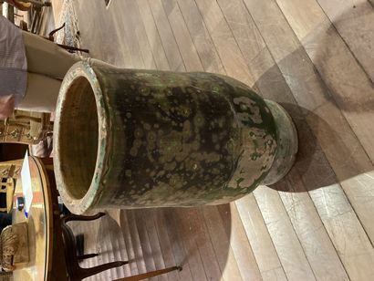 null 
BIOT Green enamelled oil jar

wrecked and re-glued

H : 77 diam : 42 cm

Lot...