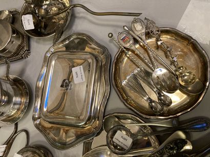 null Strong batch of silver and gold metal, part of housewife, butter dish, sugar...
