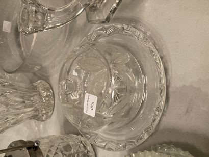 null Fort lot de verrerie dont coupelles, saladiers, verres à décor gravés sur le...