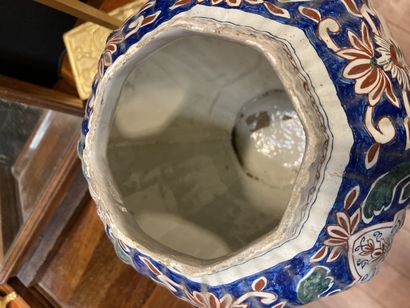 null 
DELFT Paire de vases potiches XIXème siècle (éclats, manques et restaurations)

H...