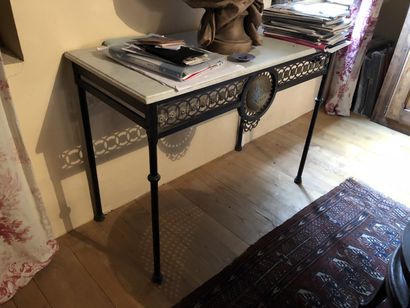 null 
Wrought iron console, white marble top

Reassembly

H: 82 - W: 108 - D: 52...