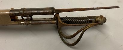 null Un sabre d'officier d'artillerie modèle 1822/1899, dérivé, avec son fourreau...