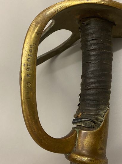 null Un sabre de grosse cavalerie de type 1822, sans fourreau ; on joint une lame...