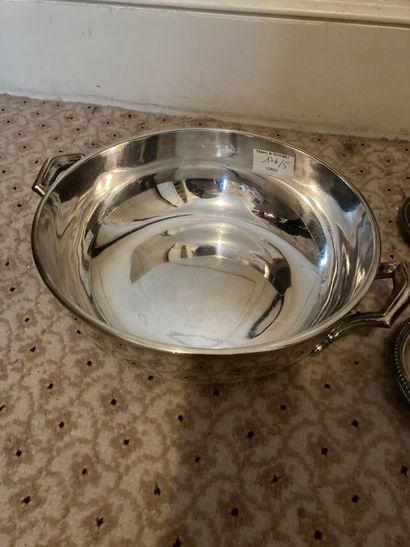 null Metal lot with saucers and a bowl including Ercuis, Christofle...

Lot sold...