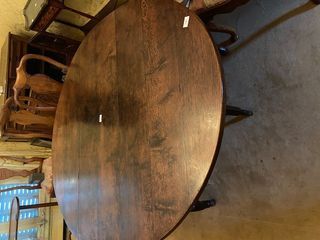 null Table get leg en chêne teinté de style rustique

H : 70 - L : 164 -P : 126 cm

Lot...