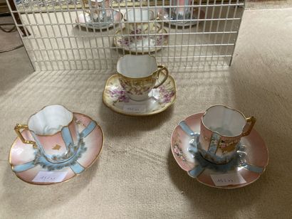 null Lot comprenant une paire de tasses et leur sous-tasses en porcelaine de Limoges...