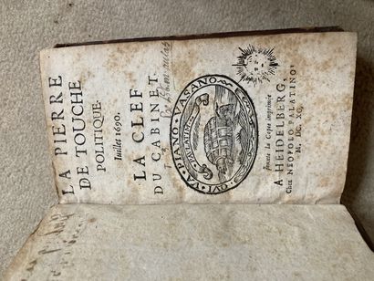 null Ensemble de cinq volumes

La Pierre de touche politique, 1690 Ex libris Marsolini...